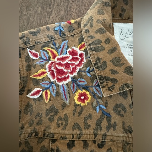 Kyla Seo Hand Embroidered Leopard Cheetah Jacket - Picture 6 of 12